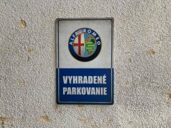 Retro tabuľka – Alfa Romeo (Vyhradené parkovanie)