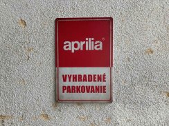 Retro tabuľka – Aprilia Vyhradené parkovanie