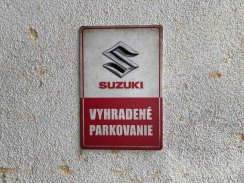 Retro tabuľka – Suzuki Vyhradené parkovanie